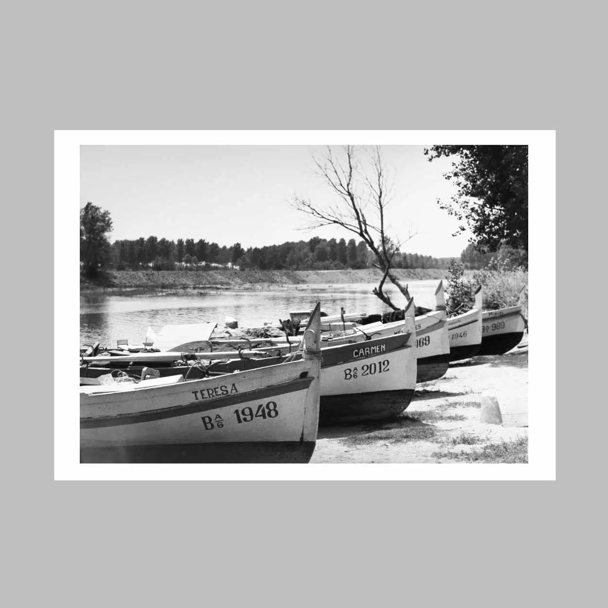 Póster de barcas antiguas en blanco y negro